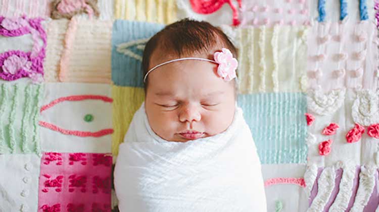 روش کاملا موثر خواباندن نوزاد در چند ثانیه