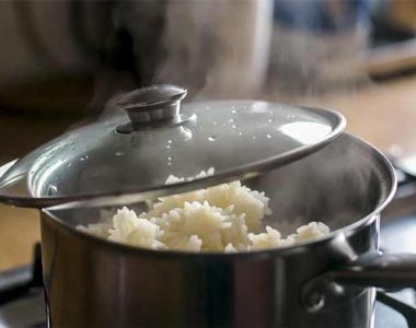 ۴ دستور پخت برنج کته مثل برنج آبکش (طرز تهیه برنج دمی ساده و حرفه‌ای)