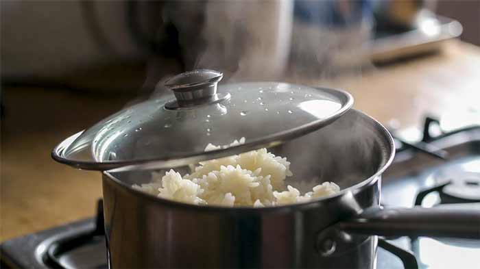 ۴ دستور پخت برنج کته مثل برنج آبکش (طرز تهیه برنج دمی ساده و حرفه‌ای)